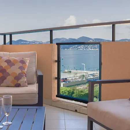 Serene Azure With Riveria View Apartamento
